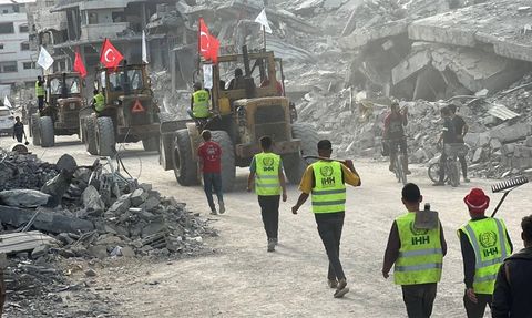 İHH Gazze'de Temizlik ve Enkaz Kaldırma Çalışmalarına Başladı