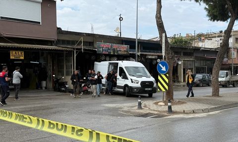 İzmir'de Tarlada El Bombası Bulundu