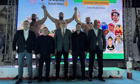 Kahramanmaraş'ta Geleneksel Kısa Şalvar Güreş Şampiyonası Tamamlandı