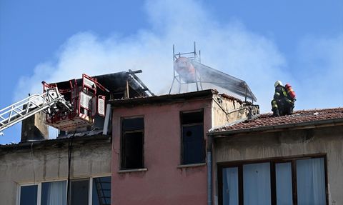 Kayseri'de Yangın Korkuttu: İtfaiye Ekipleri Hızla Müdahale Etti