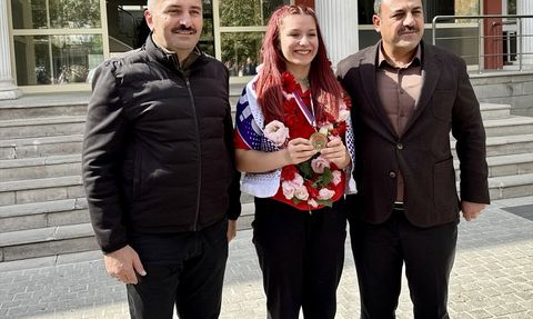 Kırşehir'in Gururu: Avrupa Şampiyonu Boksör Yılmaz Coşkuyla Karşılandı