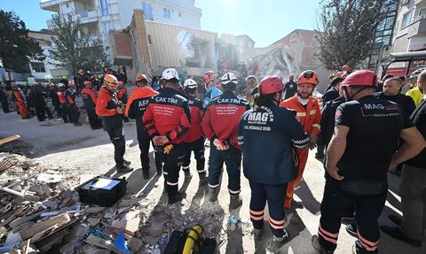 Kocaeli'de Çöken Binanın Yakınındaki Aileler Misafir Edilecek