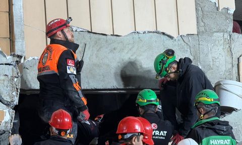 Kocaeli'de Enkazdan Kurtarılan Genç Kız: Dilara Bilir