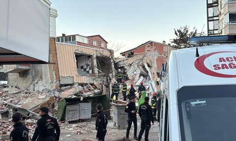 Kocaeli'nin Gebze İlçesinde 6 Katlı Bina Çöktü