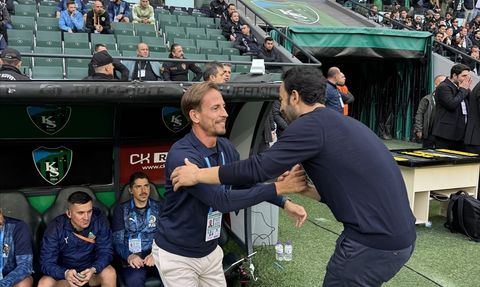 Kocaelispor ve Corendon Alanyaspor'un Golsüz İlk Yarı Mücadelesi