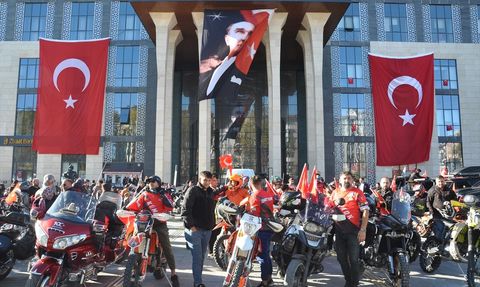 Kütahya'da Cumhuriyet Bayramı Coşkusu: Motosiklet Korteji Düzenlendi