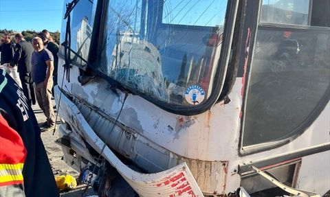 Mersin'de Trafik Kazası: 1 Ölü, 2 Yaralı