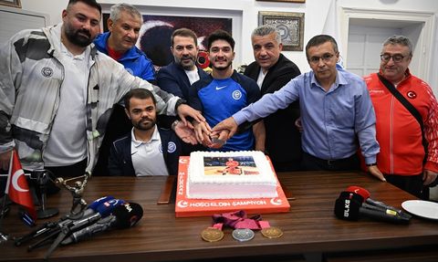 Muhammed Furkan Özbek, Dünya Halter Şampiyonu Oldu