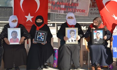 Muş'ta Ailelerin Evlat Nöbeti Devam Ediyor