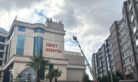Pendik'te Hastane Çatısında Yangın Çıktı