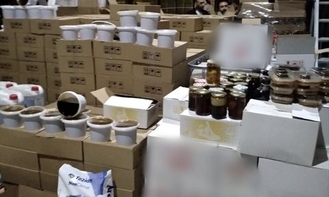 Şanlıurfa'da İzinsiz Üretim Operasyonu: 20 Ton Gıda Ürünü Ele Geçirildi