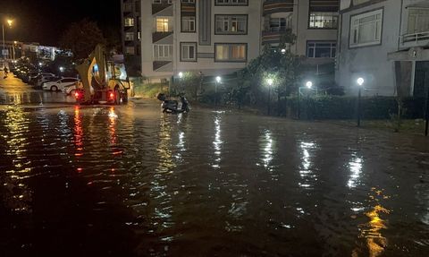 Tekirdağ'da Sağanak Yağışlar Su Baskınlarına Yol Açtı