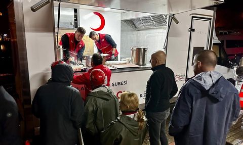 Türk Kızılay'dan Sındırgı'da Depremzedelere Beslenme Desteği