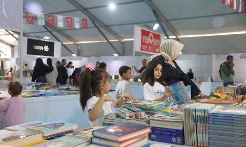 Uluslararası Kahramanmaraş Kitap Fuarı Devam Ediyor