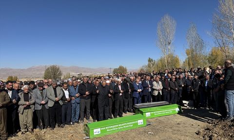 Van-Hakkari Kara Yolunda Trafik Kazası: Üç Kişi Hayatını Kaybetti