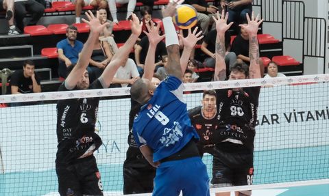 Voleybol: Halkbank İlk Haftada Zafer Yakaladı