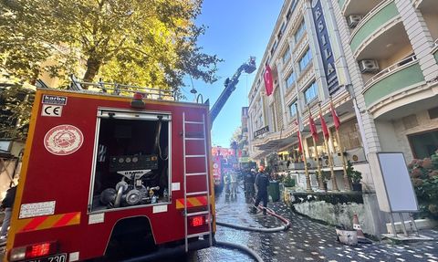 Yalova'da Bir Otelde Yangın: İtfaiye Ekipleri Müdahale Etti