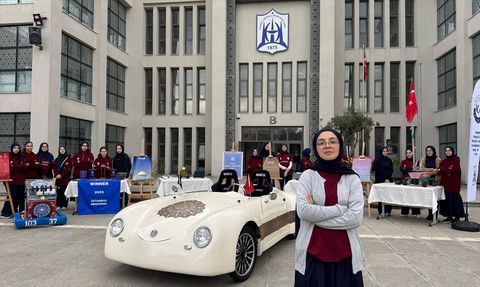 Kadıköy Anadolu İmam Hatip Kız Öğrencileri Teknolojiyi Keşfediyor