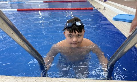 Kayra'nın Yüzme Serüveni: Down Sendromlu Genç Umut Vadediyor