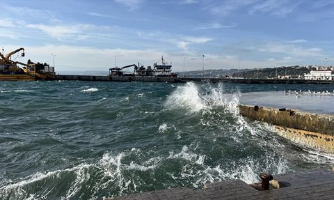 Sinop'ta Fırtına Yüksek Dalgalar Oluşturdu