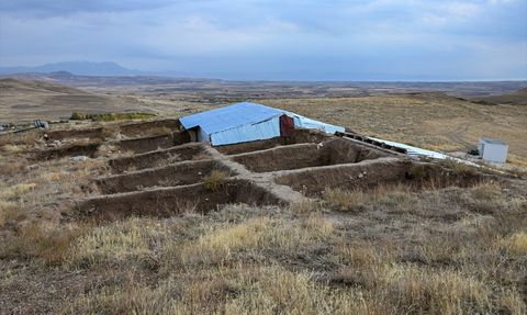 Urartu Duvar Resimleri Korunuyor