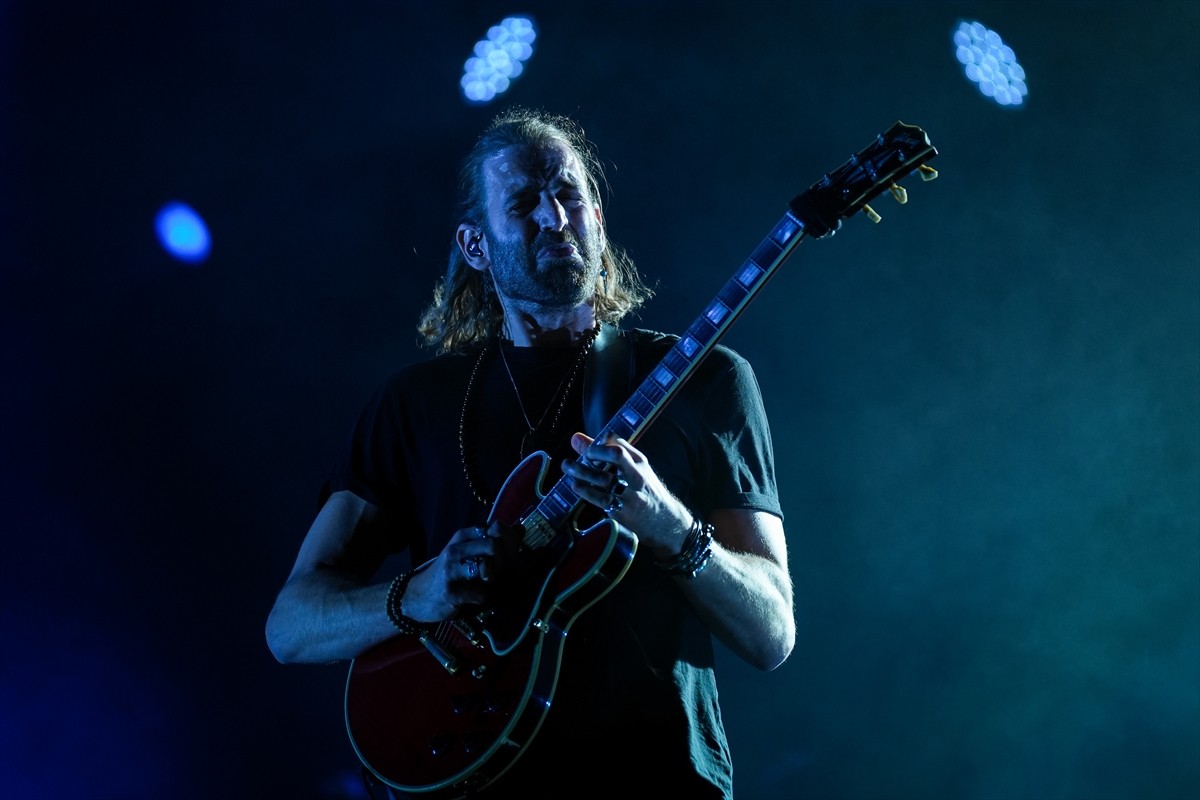 Caz, blues, pop, funk ve elektronik müziği modern tınılarla buluşturan piyanist, besteci, söz...