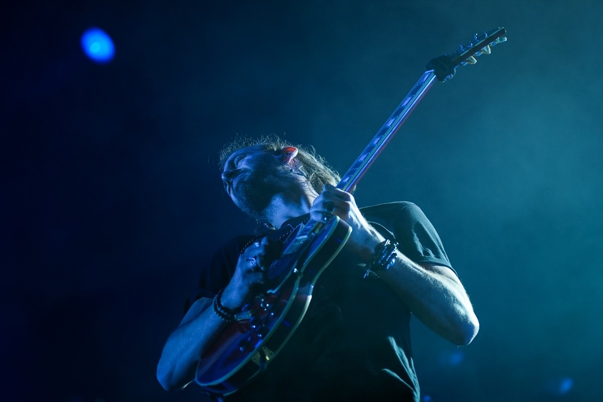 Caz, blues, pop, funk ve elektronik müziği modern tınılarla buluşturan piyanist, besteci, söz...