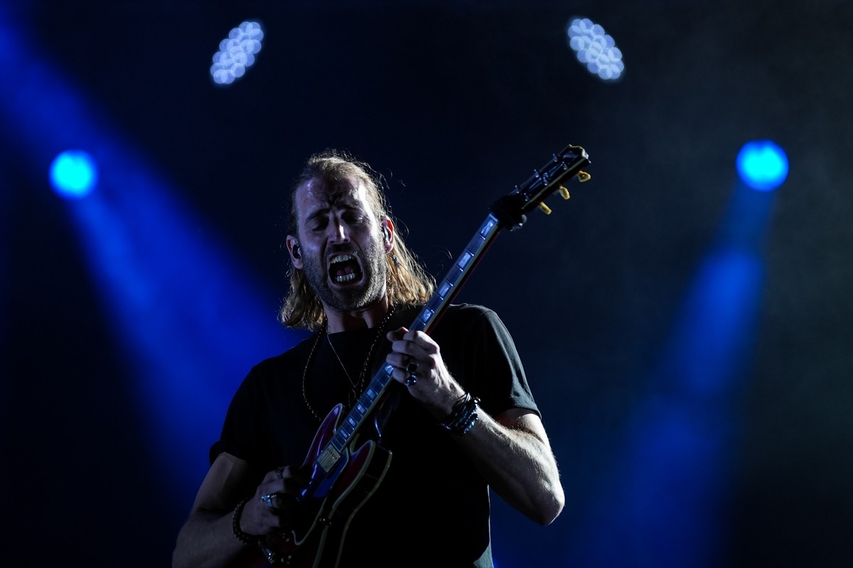 Caz, blues, pop, funk ve elektronik müziği modern tınılarla buluşturan piyanist, besteci, söz...