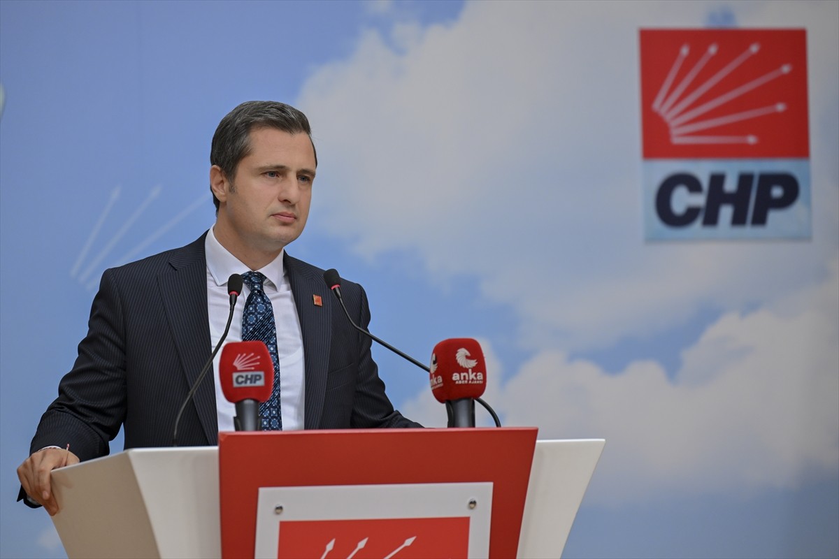 CHP Genel Başkan Yardımcısı ve Parti Sözcüsü Deniz Yücel, parti genel merkezinde Genel Başkan...