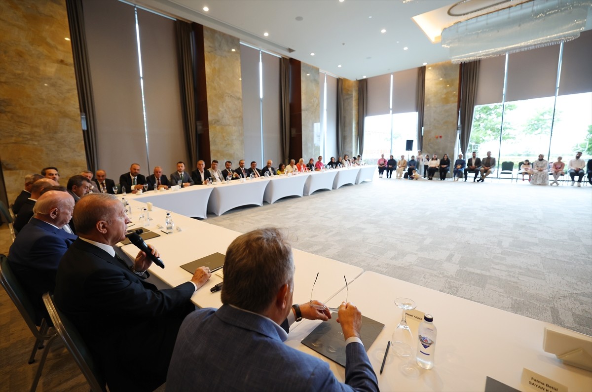 Cumhurbaşkanı ve AK Parti Genel Başkanı Recep Tayyip Erdoğan, partisinin Rize İl Teşkilatı...