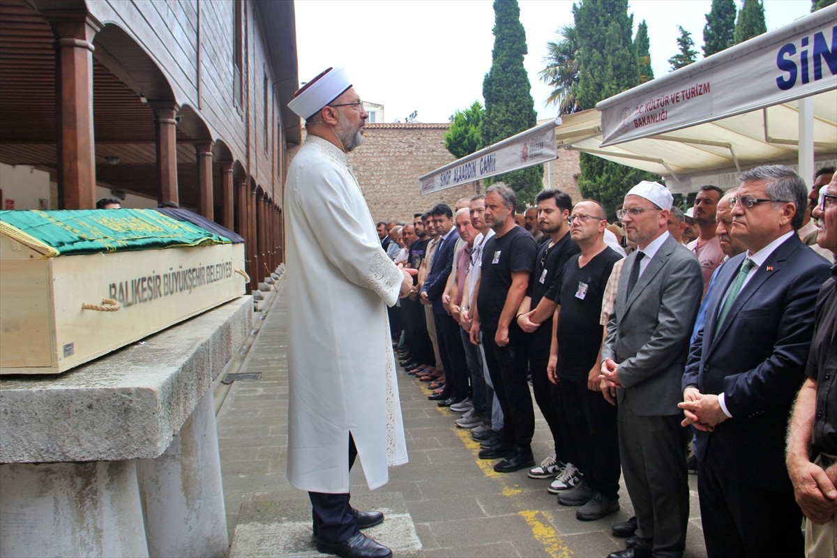 Diyanet İşleri Başkanı Ali Erbaş, Sinop Alaaddin Camisi'nde "cennet vesilemiz, aile büyüklerimiz"...