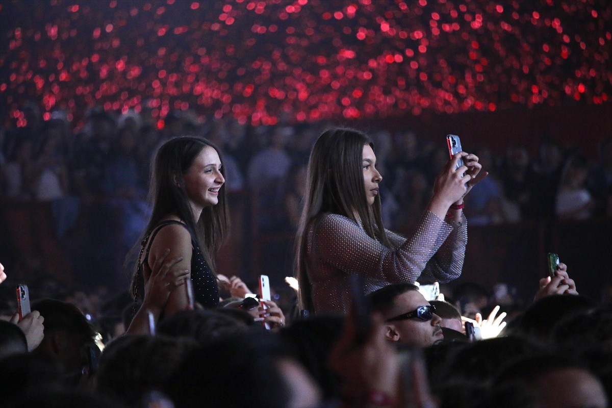 Dünyaca ünlü Kosova asıllı İngiliz şarkıcı Dua Lipa ve babası tarafından Kosova’nın başkenti...
