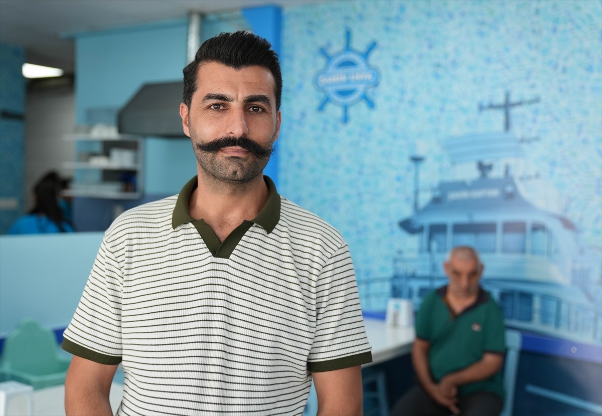 İzmir'de bir balık restoranı, kentte "gevrek" olarak tabir edilen simitten esinlenip levrek...