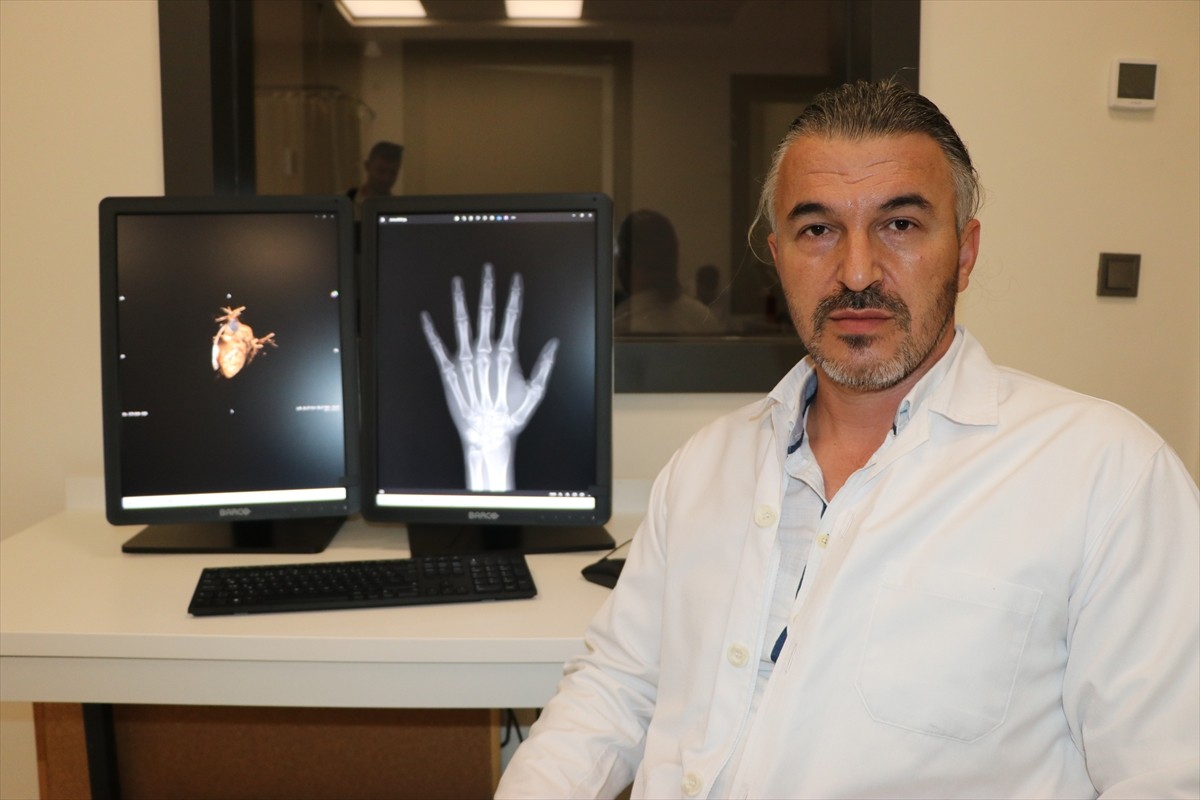 Kütahya'da sadece sol el röntgeninden çocuk ve erişkinlerde kemik yaşı ve cinsiyet belirleyen...