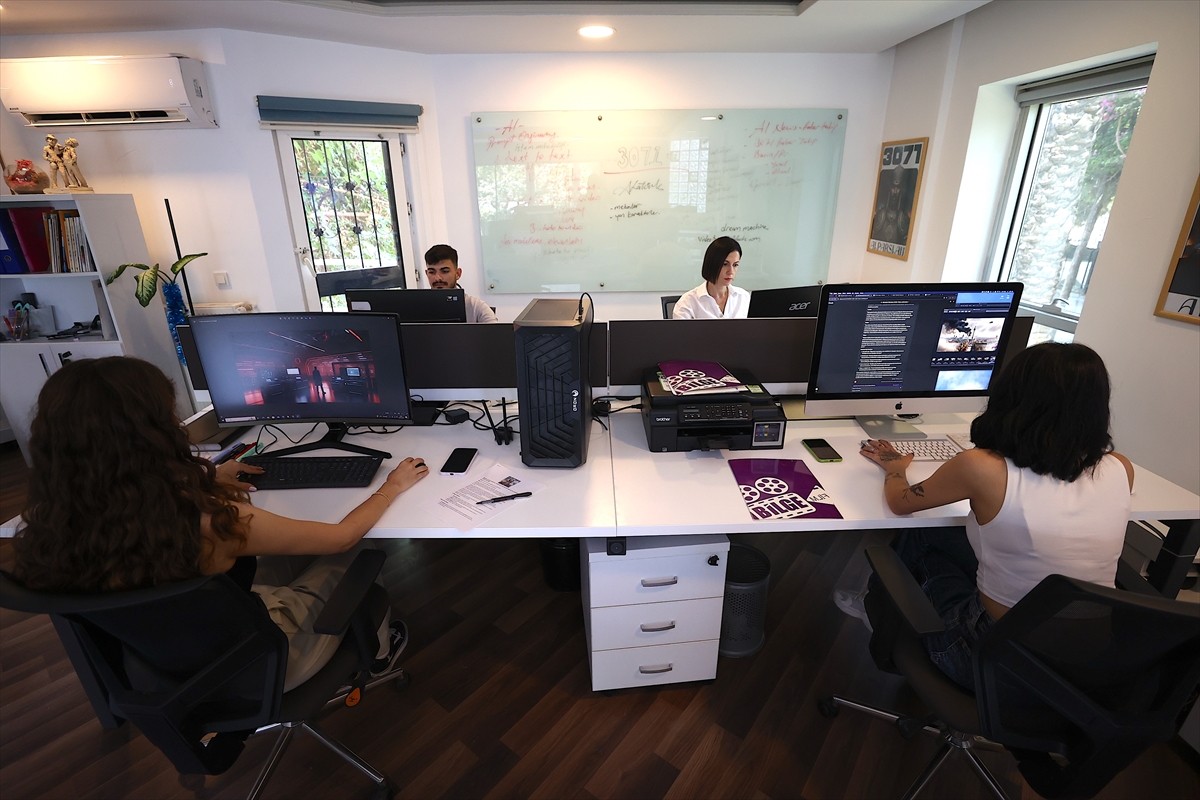 Mersin'de oyuncu kadrosu, senaryosu ve sahnelerinin tamamı yapay zeka programlarında üretilen uzun...