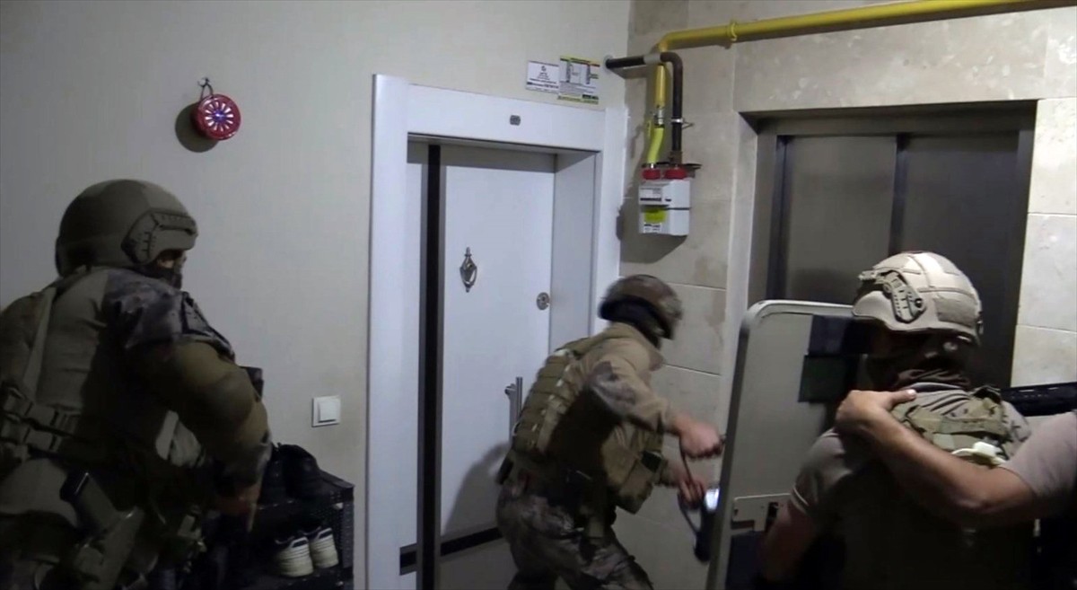 Mersin merkezli 7 ilde, Fetullahçı Terör Örgütü'nün (FETÖ) güncel öğrenci yapılanmasına yönelik...