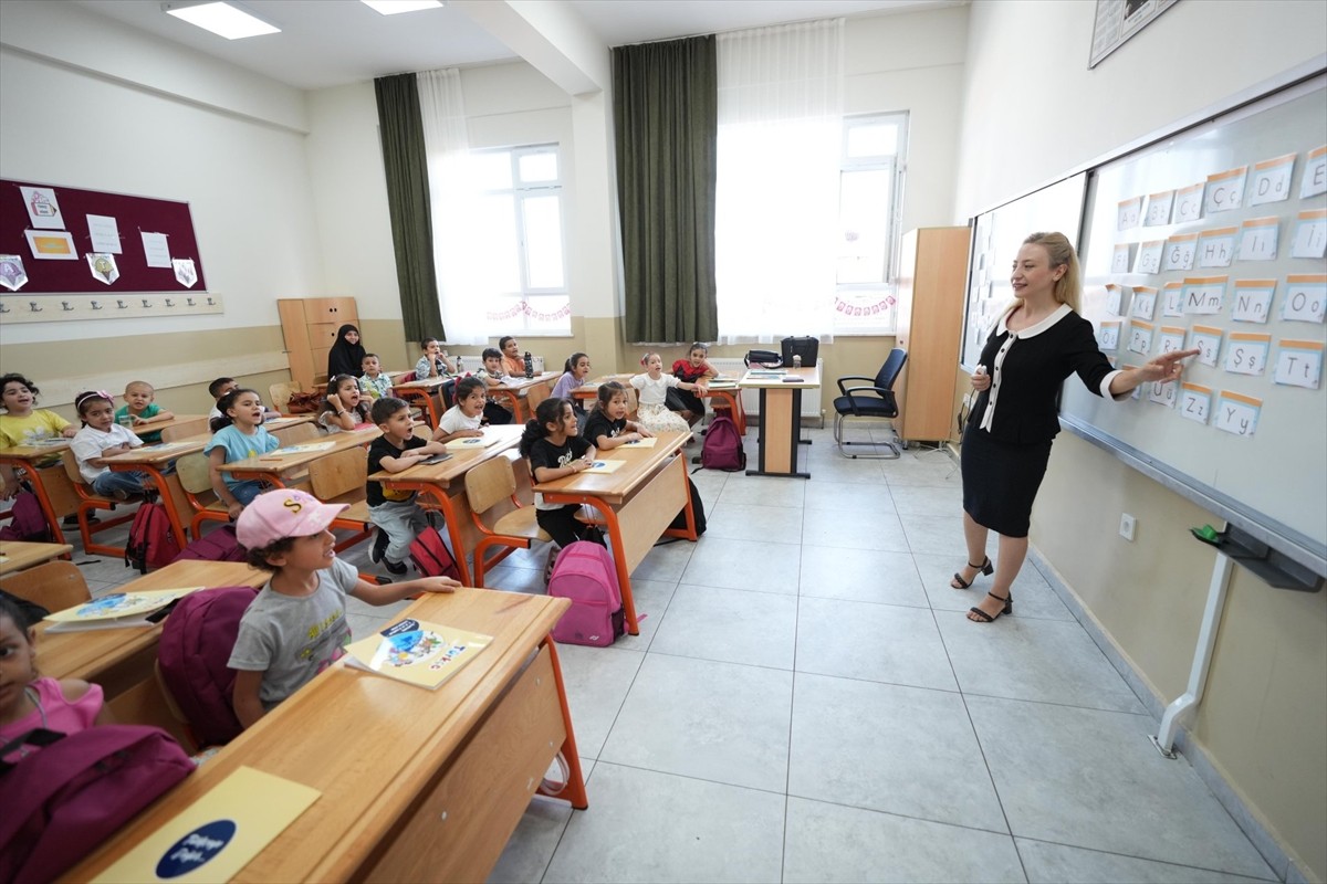 Millî Eğitim Bakanı Yusuf Tekin, İsrail'in Filistin'e uyguladığı soykırım politikaları sonucu...