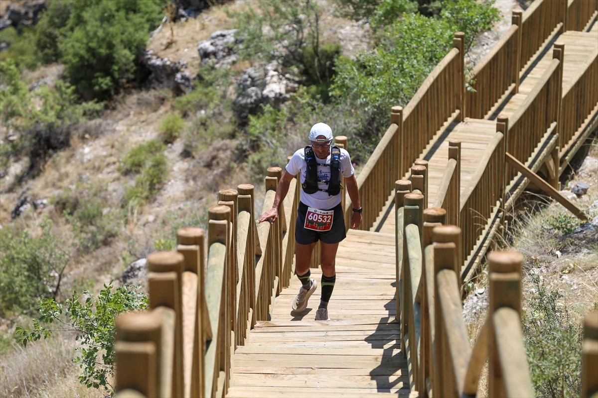 Uşak'ın Ulubey ilçesindeki dünyanın en büyük kanyonları arasında yer alan Ulubey Kanyonu'nda bu...