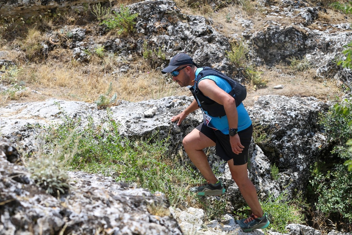 Uşak'ın Ulubey ilçesindeki dünyanın en büyük kanyonları arasında yer alan Ulubey Kanyonu'nda bu...