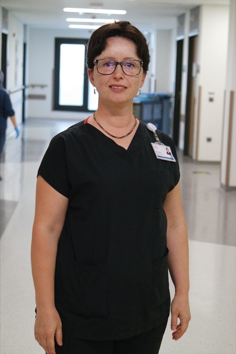 Bursa'da mangal jeliyle semaveri tutuşturmaya çalışan 48 yaşındaki Necdet Özdemir, jelin alev...