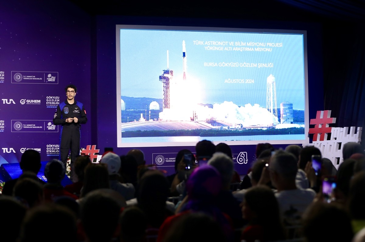 Bursa Uludağ'da düzenlenen TÜBİTAK'ın 26. Gökyüzü Gözlem Etkinliği ikinci gününde de etkinliklerle...