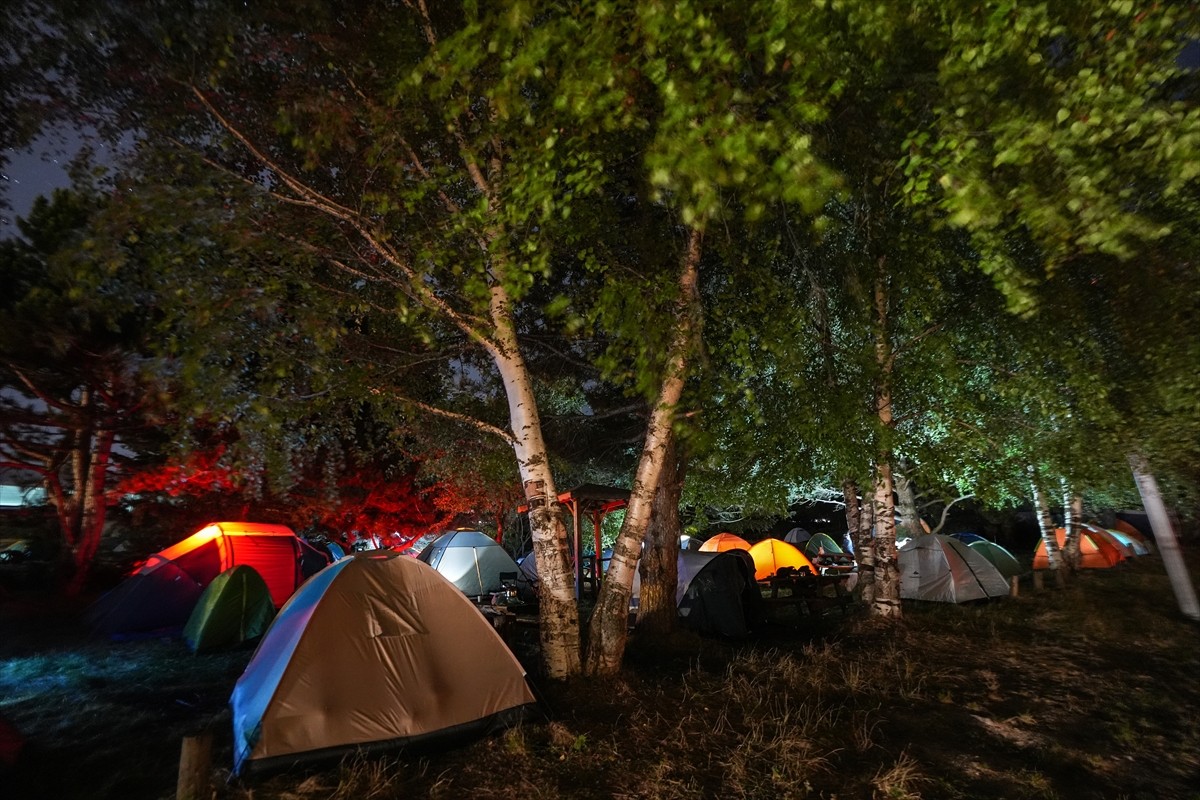Bursa Uludağ'da TÜBİTAK'ın 26. Gökyüzü Gözlem Etkinliği başladı. Kirazlıyayla mevkiinde kurulan...