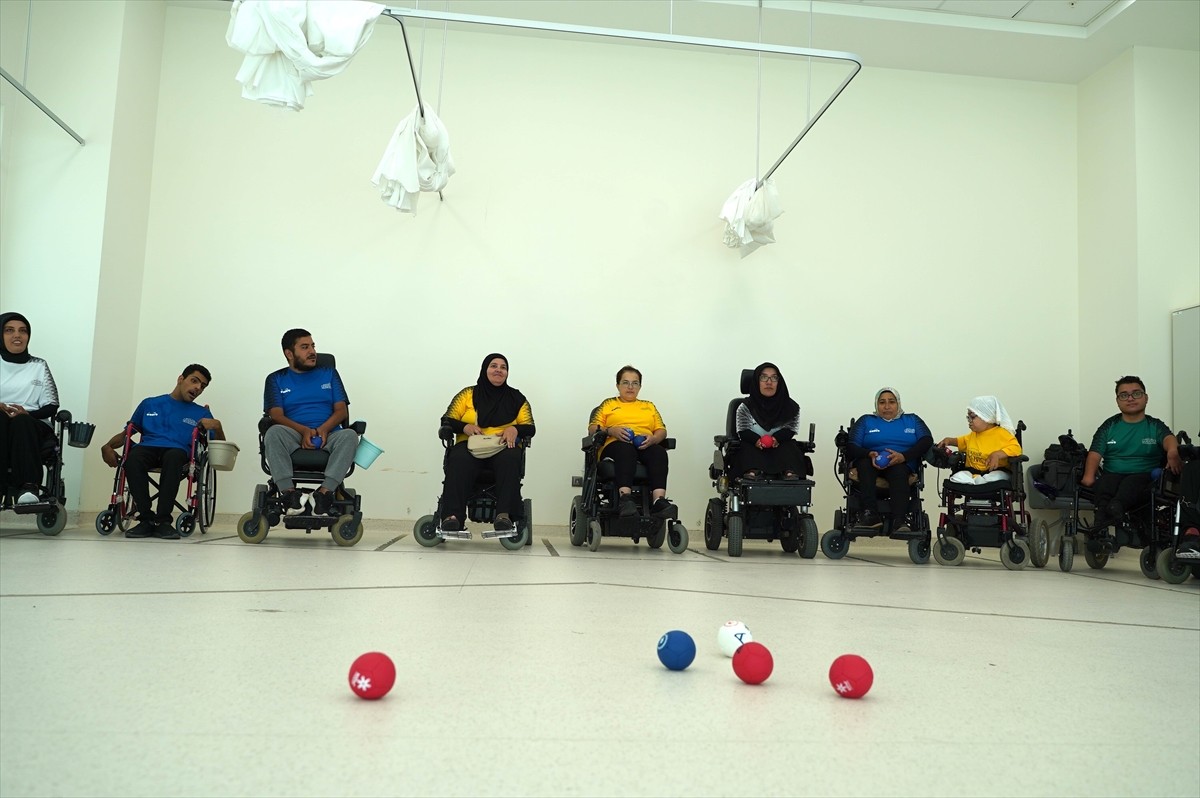 Gaziantep Boccia Takımı'nın kas hastası sporcuları, yaptıkları branşla "sosyalleşiyor ve hayata...
