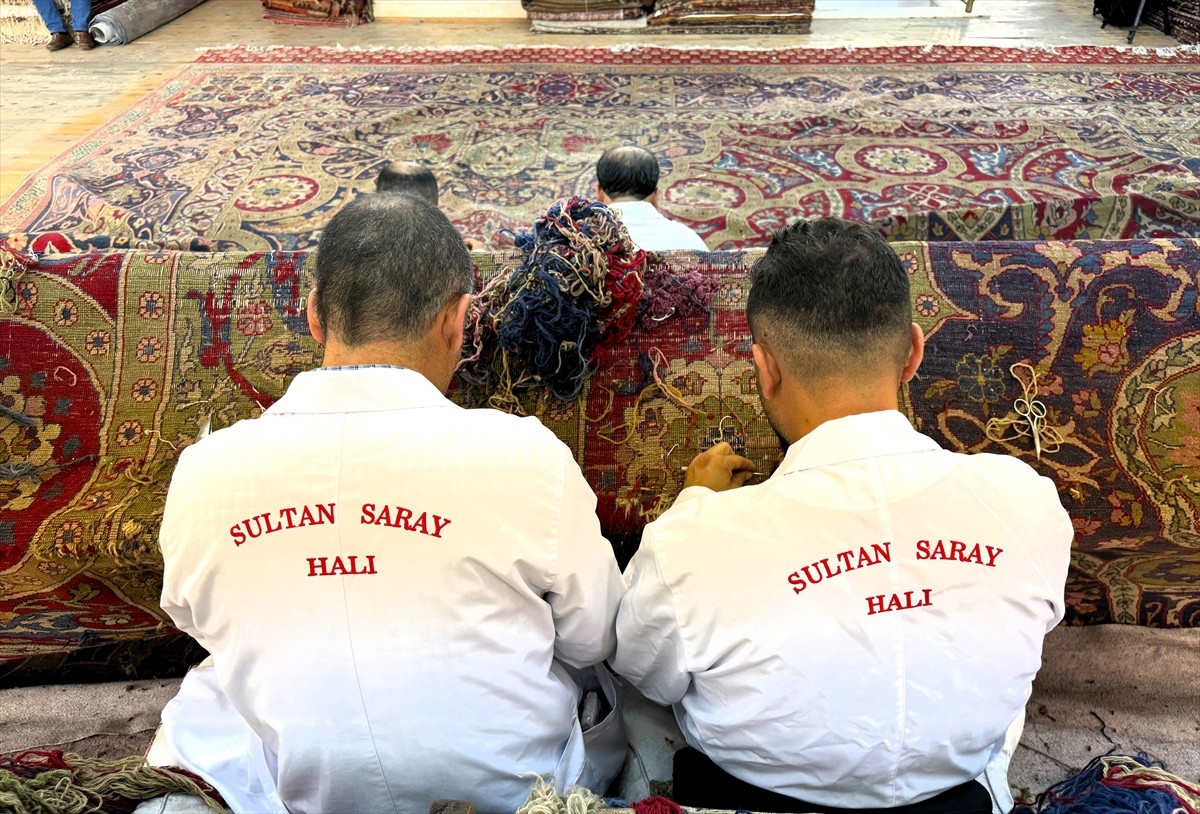 Hollanda'nın Lahey kentinde Uluslararası Adalet Divanı olarak hizmet veren Barış Sarayı'na Osmanlı...