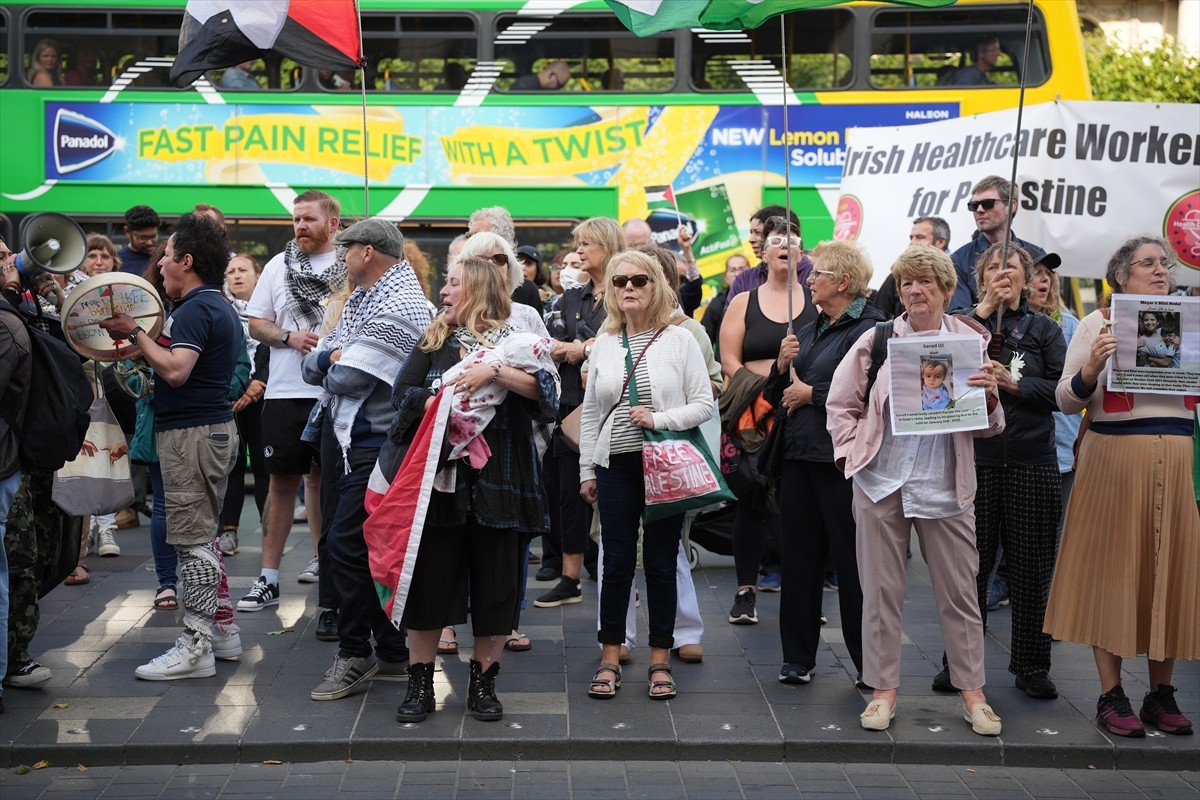 İrlanda’nın başkenti Dublin’de sessiz Filistine destek yürüyüşü düzenlendi. İrlanda Parlamento...