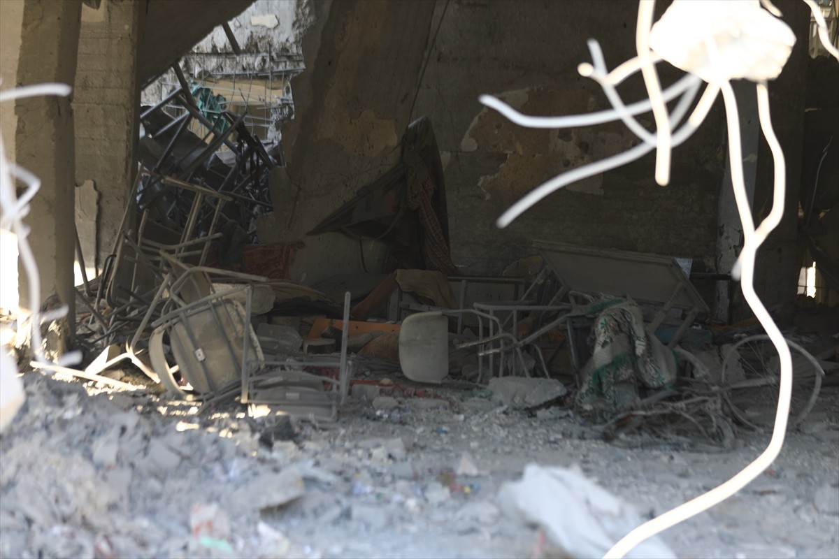 İsrail ordusu, Gazze kentinin doğusundaki Şucaiyye Mahallesi'nde bulunan Delal el-Mağribi okulunu...