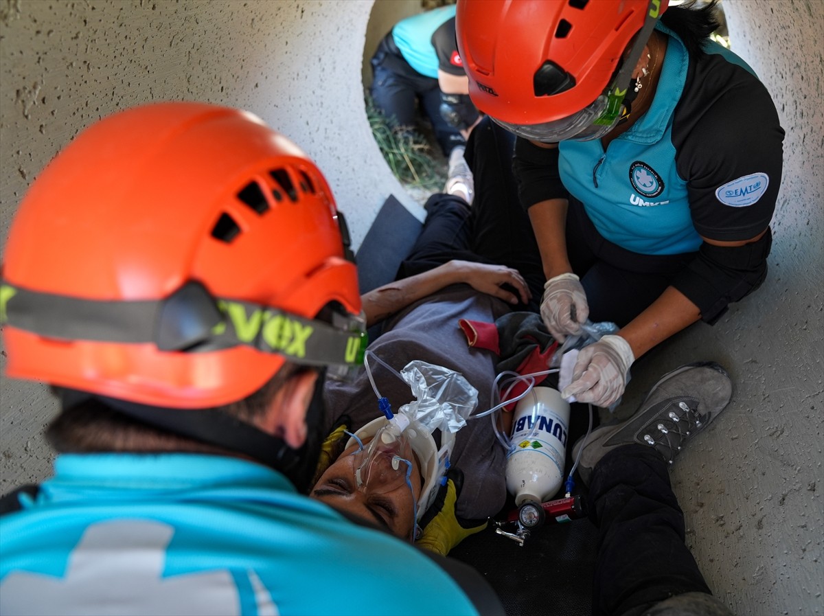 İzmir'deki Ulusal Medikal Kurtarma Ekibi, "Ulusal UMKE Haftası" kapsamında Urla ilçesinde yer alan...