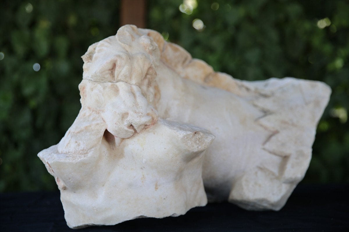 Laodikeia Antik Kenti Kazı Başkanı Prof. Dr. Celal Şimşek, Kültür ve Turizm Bakanı Mehmet Nuri...