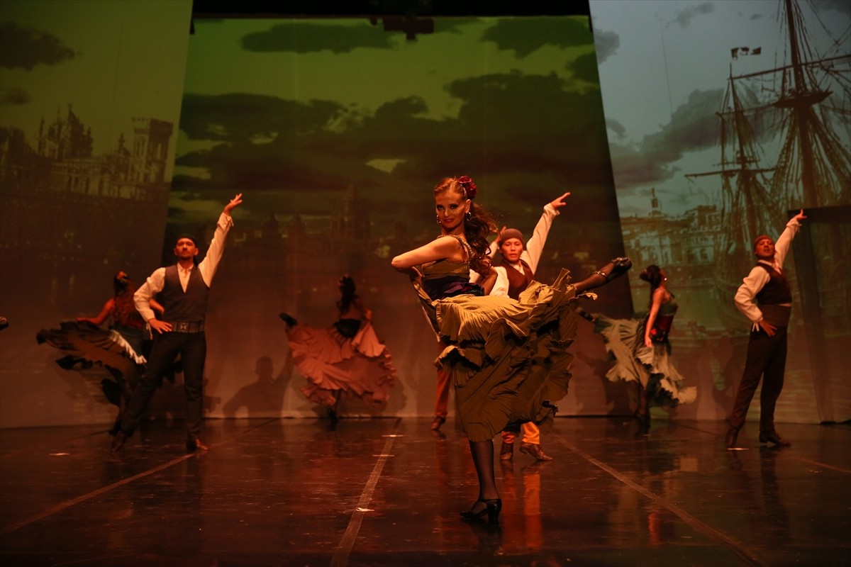 Muğla'nın Bodrum ilçesinde bu yıl 21'incisi düzenlenen Uluslararası Bodrum Bale Festivali...