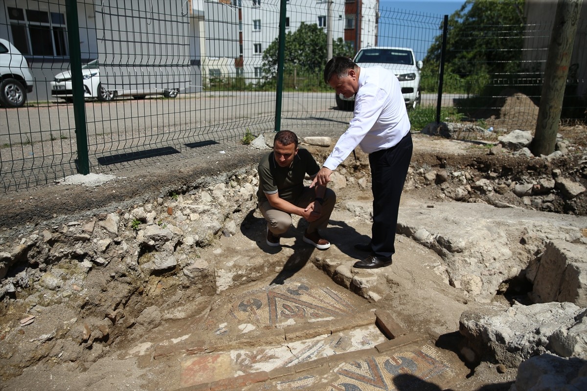 Ordu'da kazı çalışmaları sırasında Bizans dönemine ait "in-situ zemin mozaiği" bulunan Aziz...